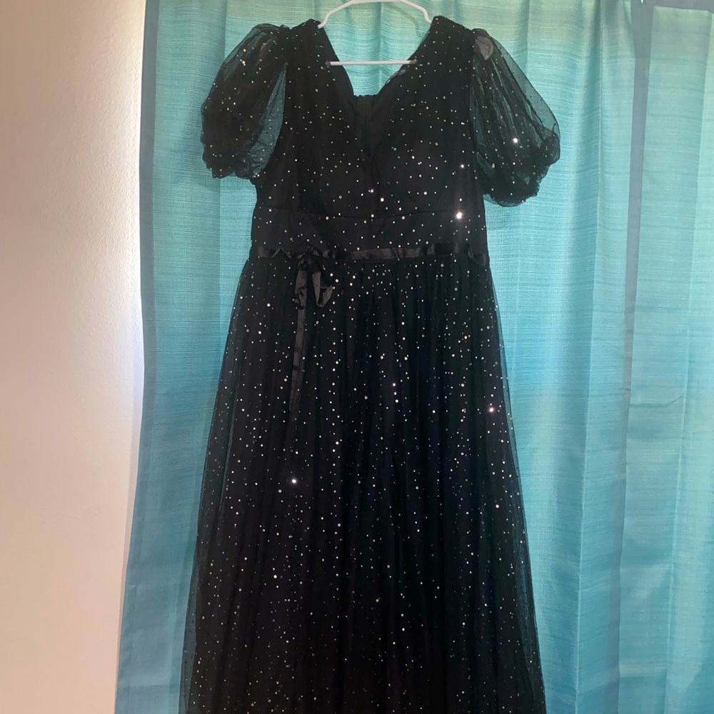 Shein curve dress brand new without tags. Never worn.